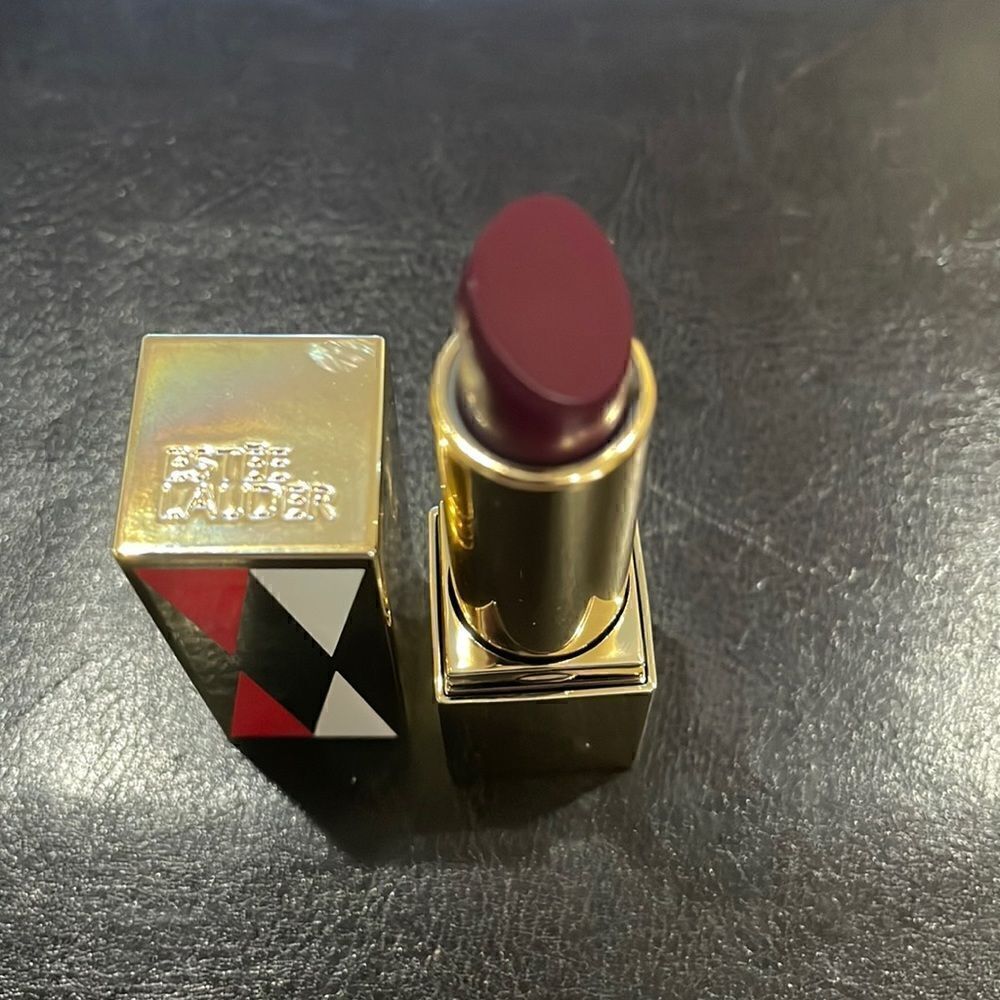 Estee Lauder Pure Color Envy sculpting lipstick            